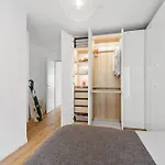 Exclusive Ludenberg Living In Stunning Area