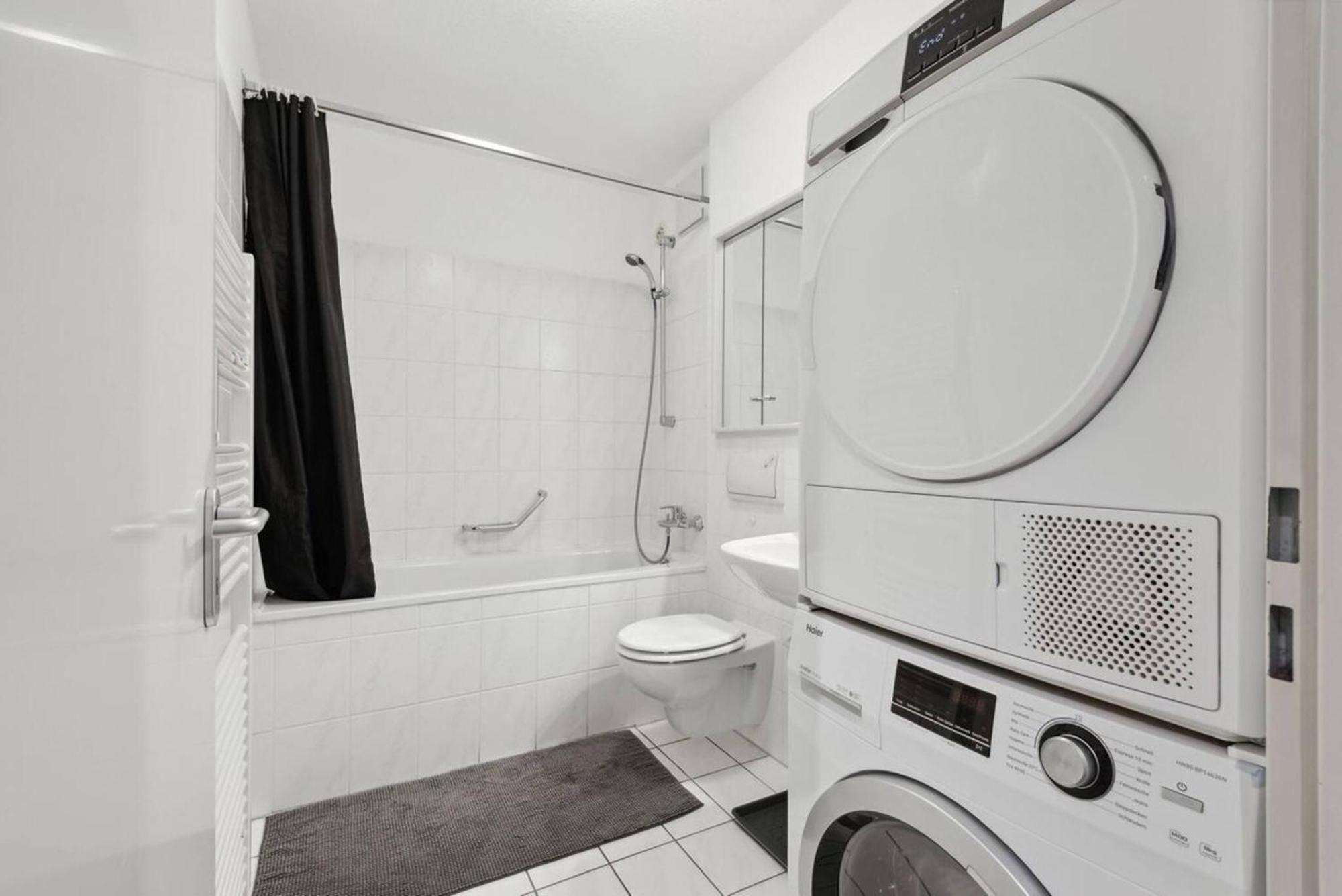 Exclusive Ludenberg Living In Stunning Area *