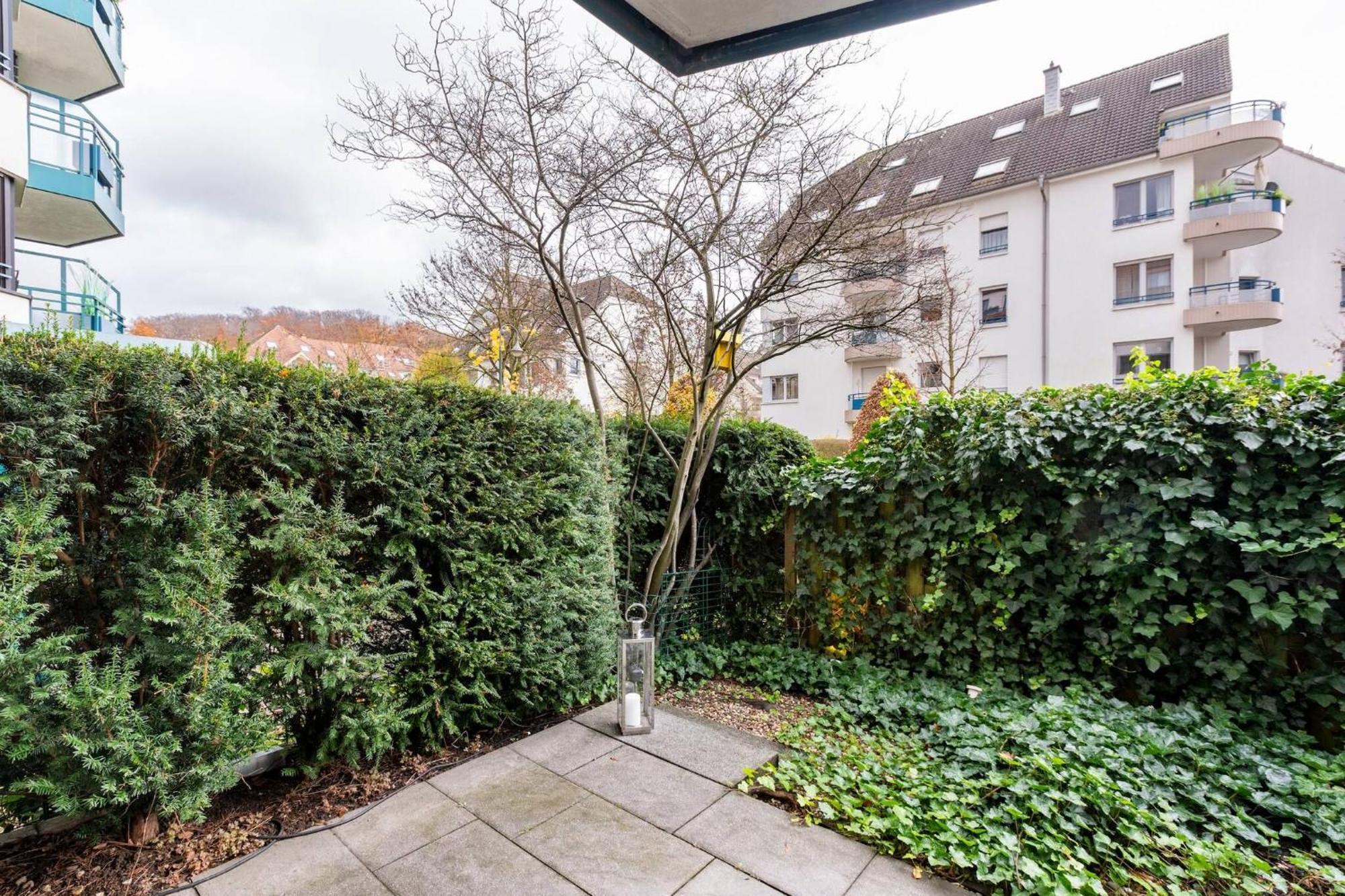 Exclusive Ludenberg Living In Stunning Area Apartment Düsseldorf