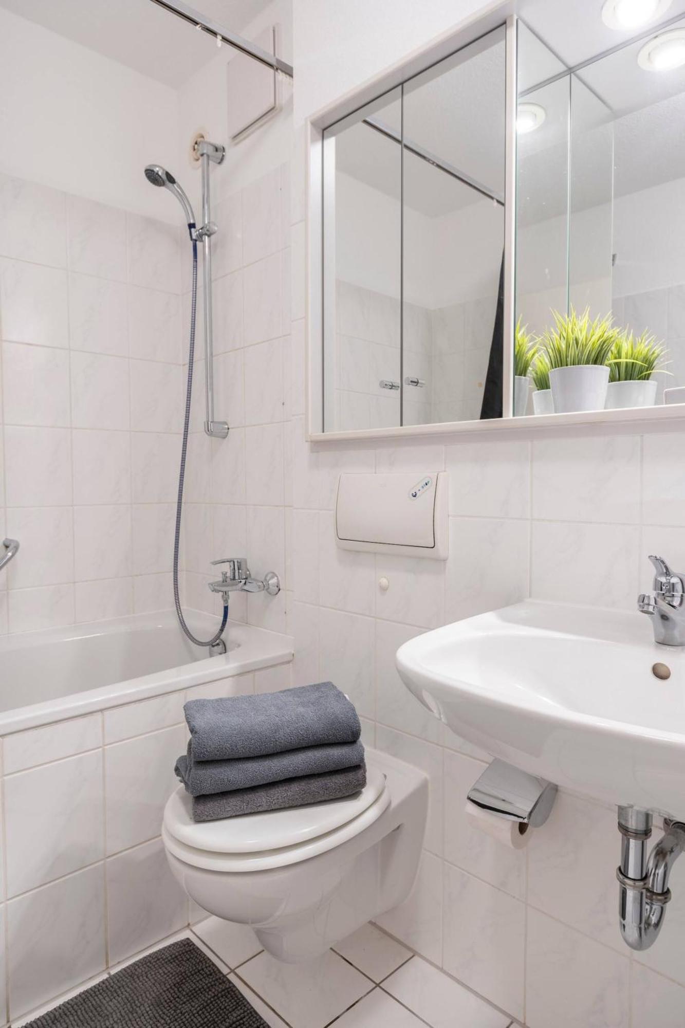 Exclusive Ludenberg Living In Stunning Area *