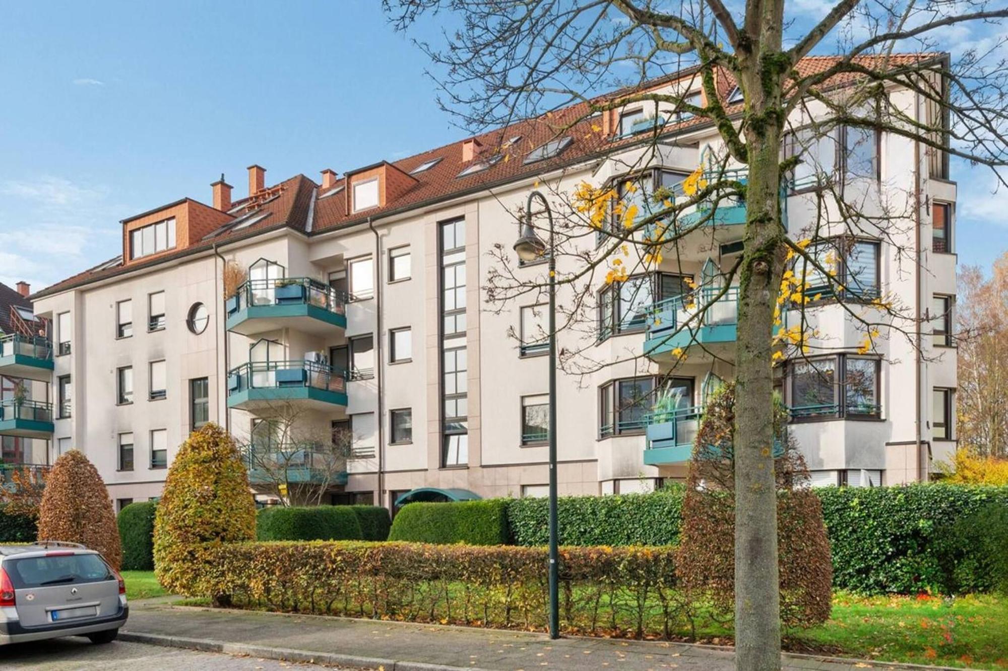 Exclusive Ludenberg Living In Stunning Area Apartment *