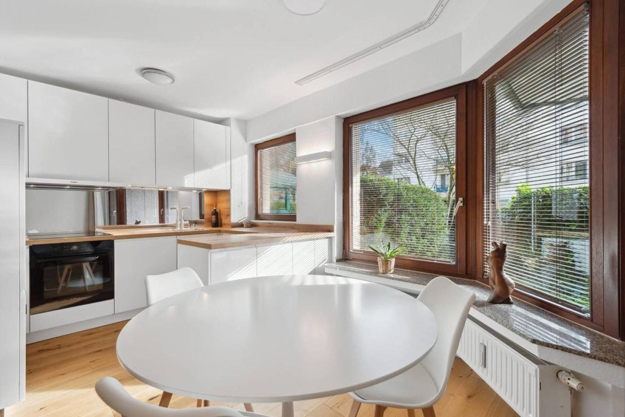 Exclusive Ludenberg Living In Stunning Area